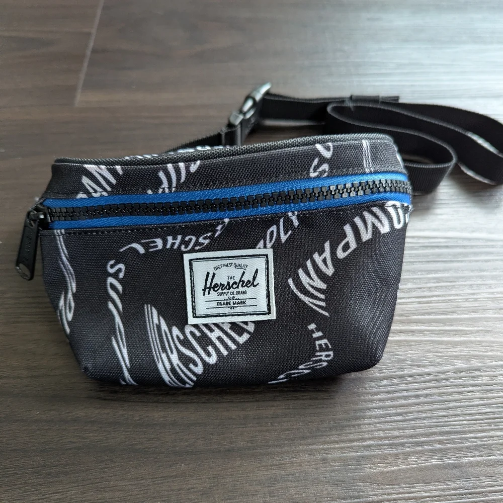 Herschel Black & Blue Small Belt Bag Crossbody Hip Pack Gorpcore Travel